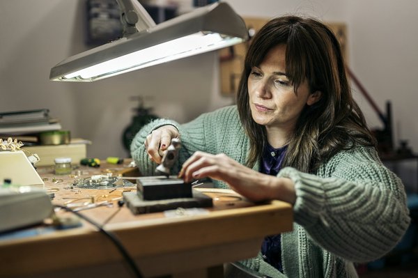 Où participer à des ateliers de fabrication de bijoux en Irlande ?